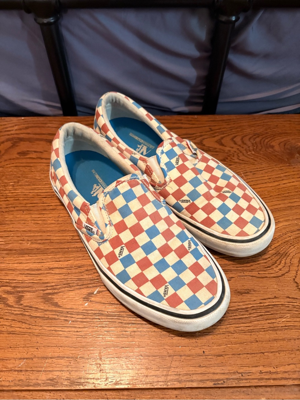 Vans  Classic Slip-On Checkerboard in Red and Blue